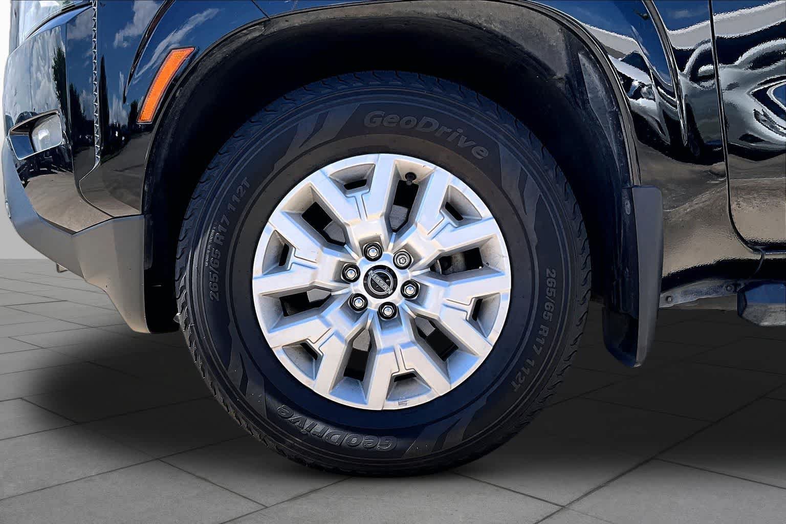 Used 2023 Nissan Frontier SV w/ SV Convenience Package RWD image 10