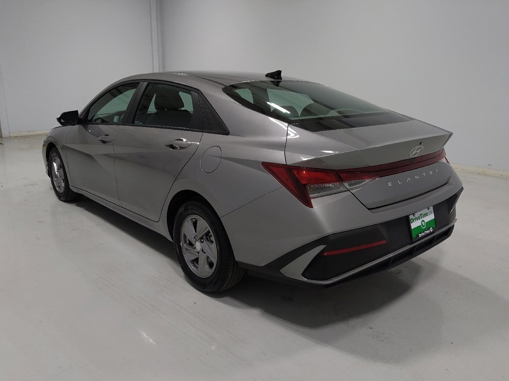 Used 2025 Hyundai Elantra SE w/ Cargo Package image 5