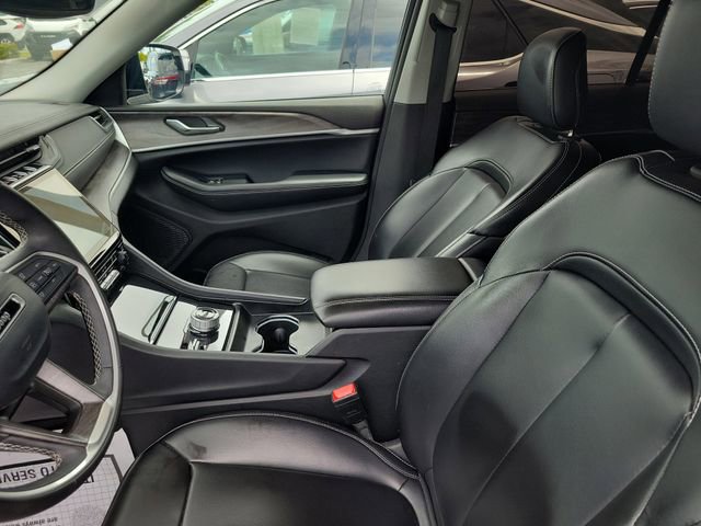 Used 2024 Jeep Grand Cherokee Limited w/ Black Appearance Package AWD/4WD image 18