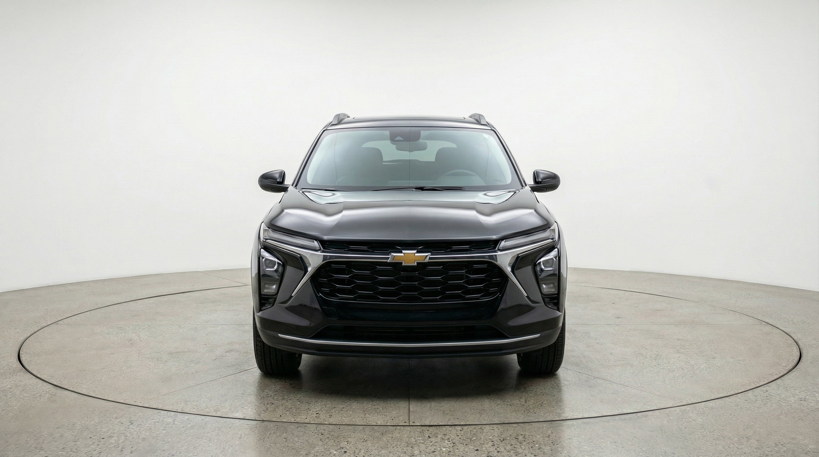 Used 2025 Chevrolet Trax LT FWD image 2