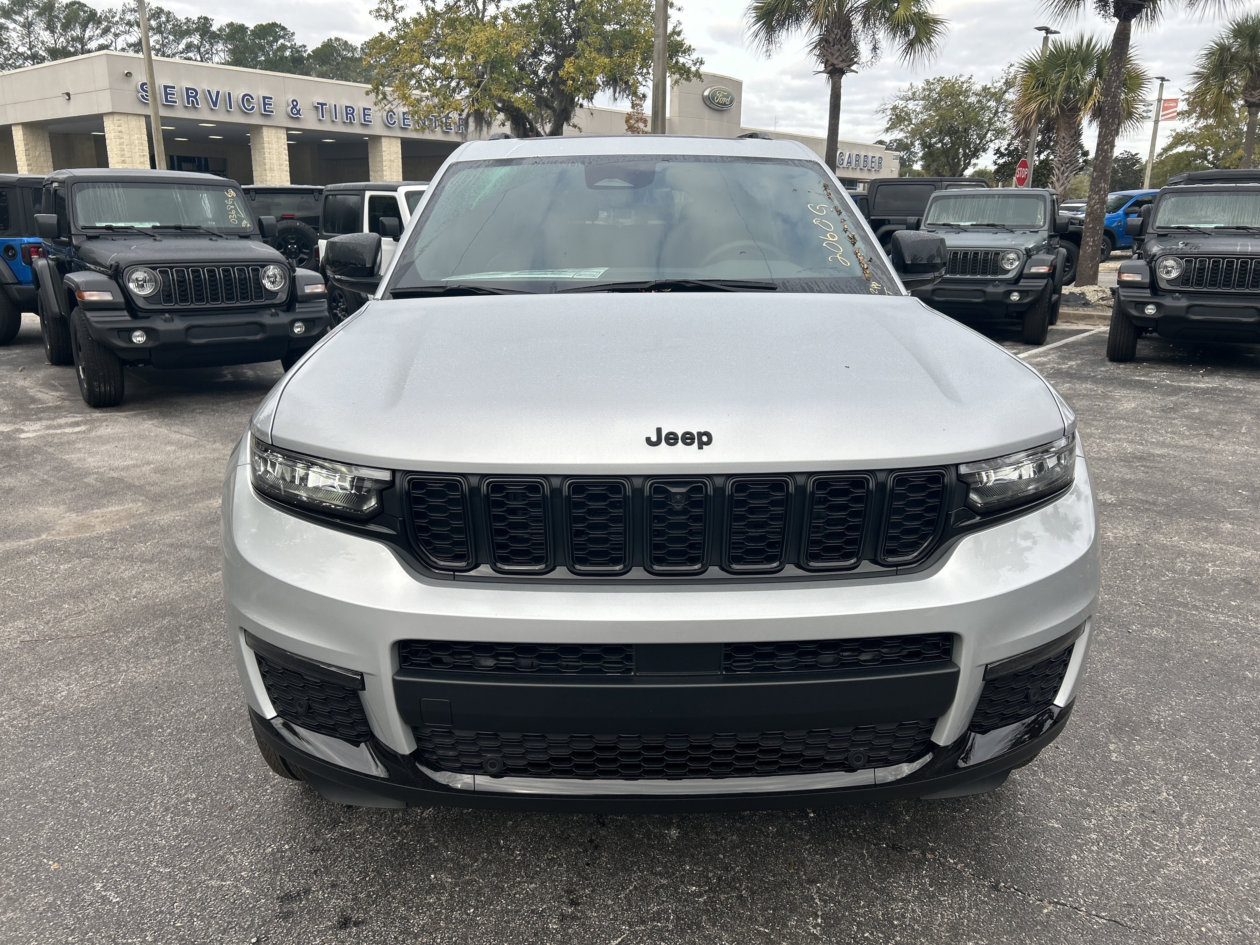 New 2025 Jeep Grand Cherokee L Limited w/ Luxury Tech Group II image 2