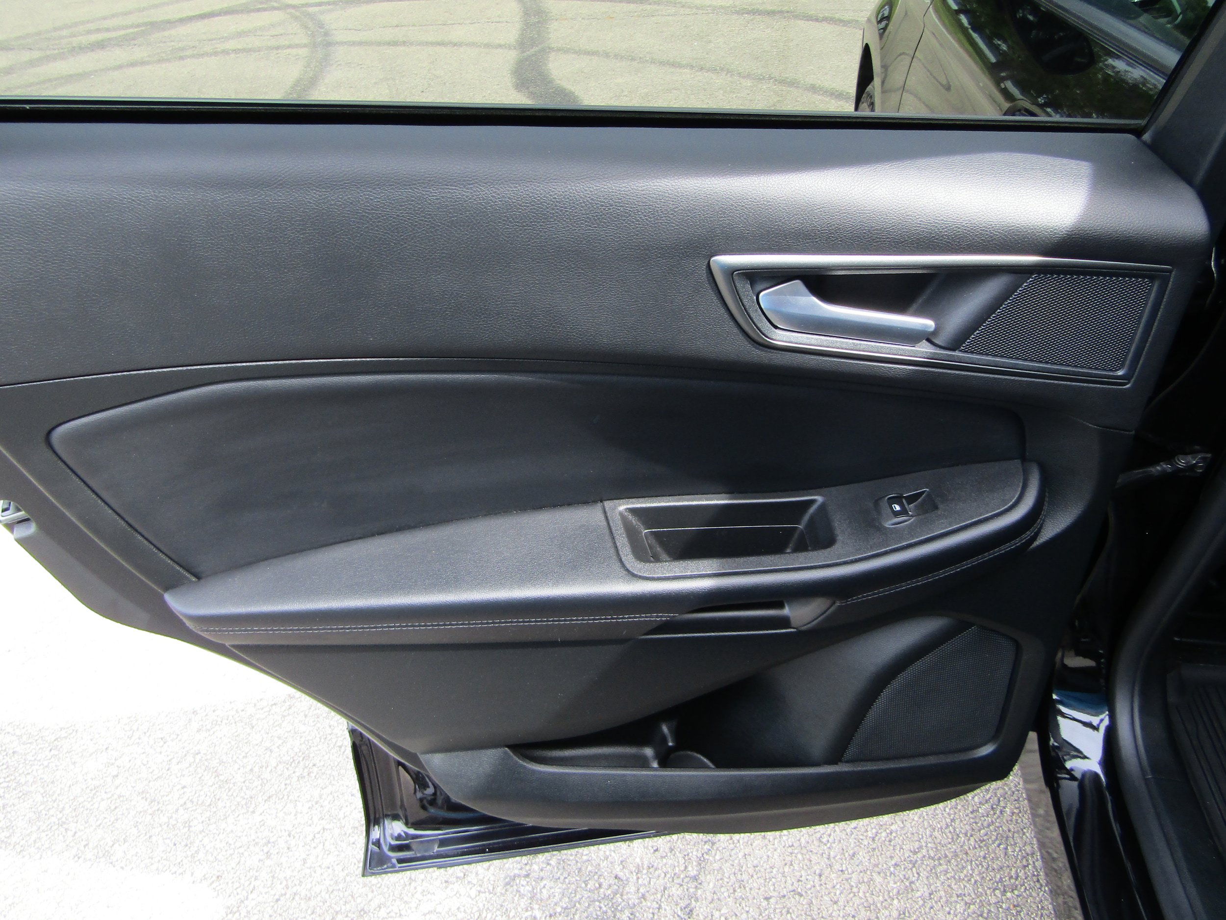 Used 2024 Ford Edge SE w/ Black Appearance Package AWD/4WD image 12