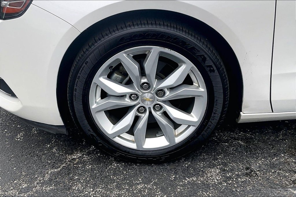 Used 2017 Chevrolet Impala LT w/ Convenience Package FWD image 8