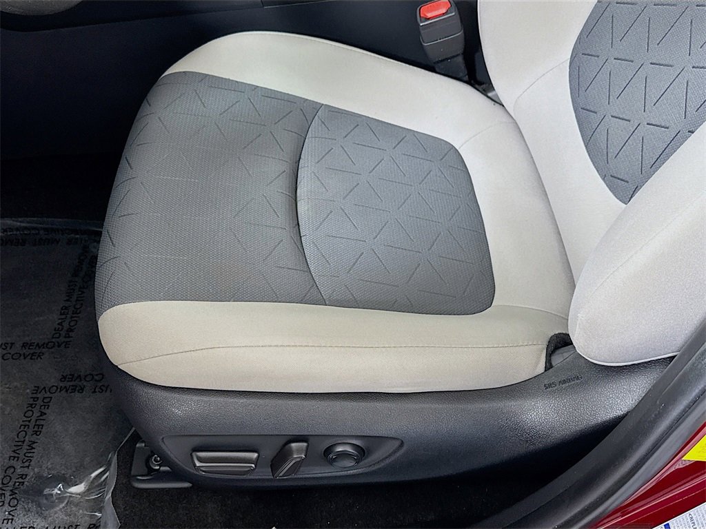 Used 2022 Toyota RAV4 XLE image 18