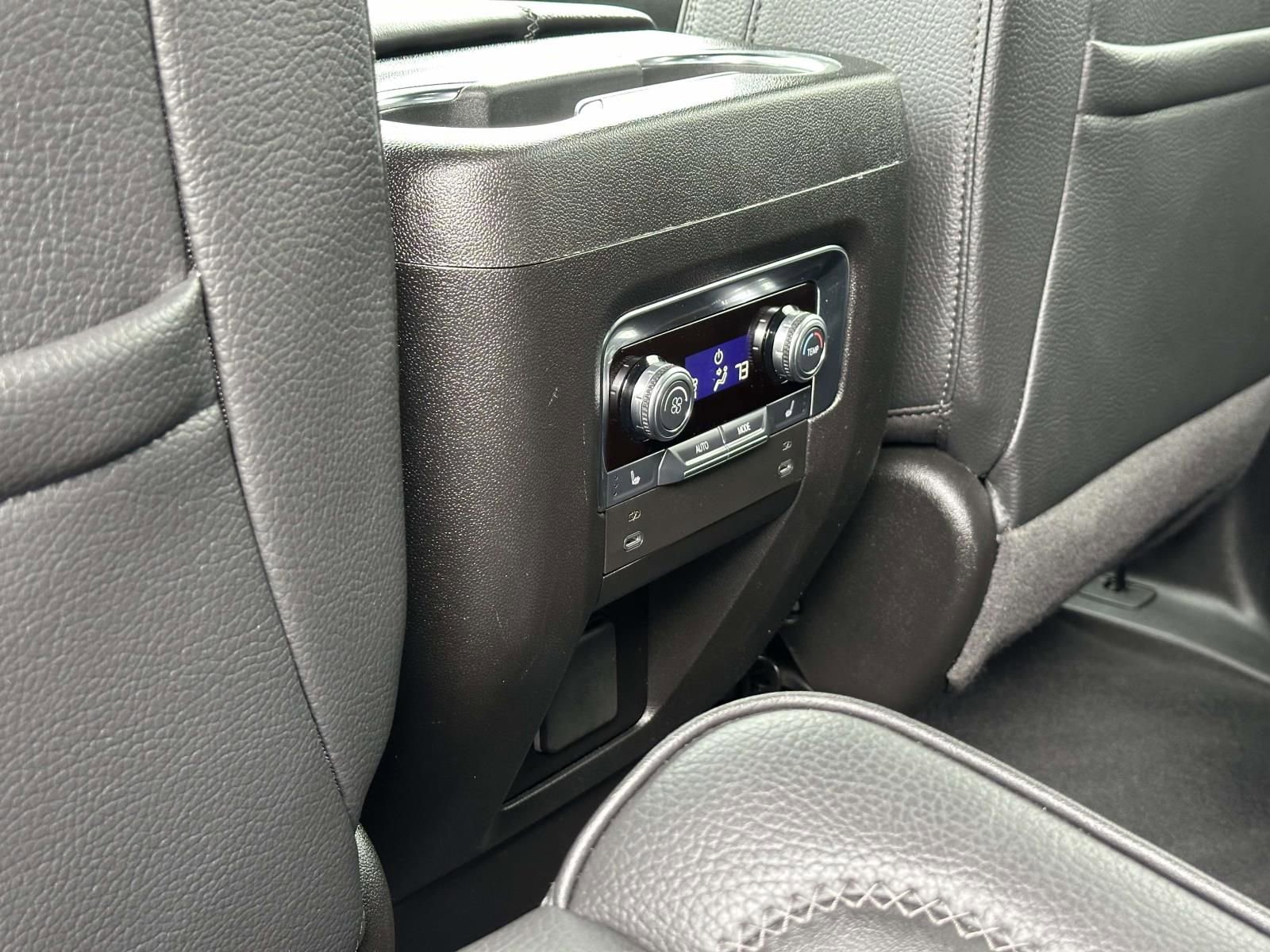 Used 2025 GMC Yukon Denali AWD/4WD image 9