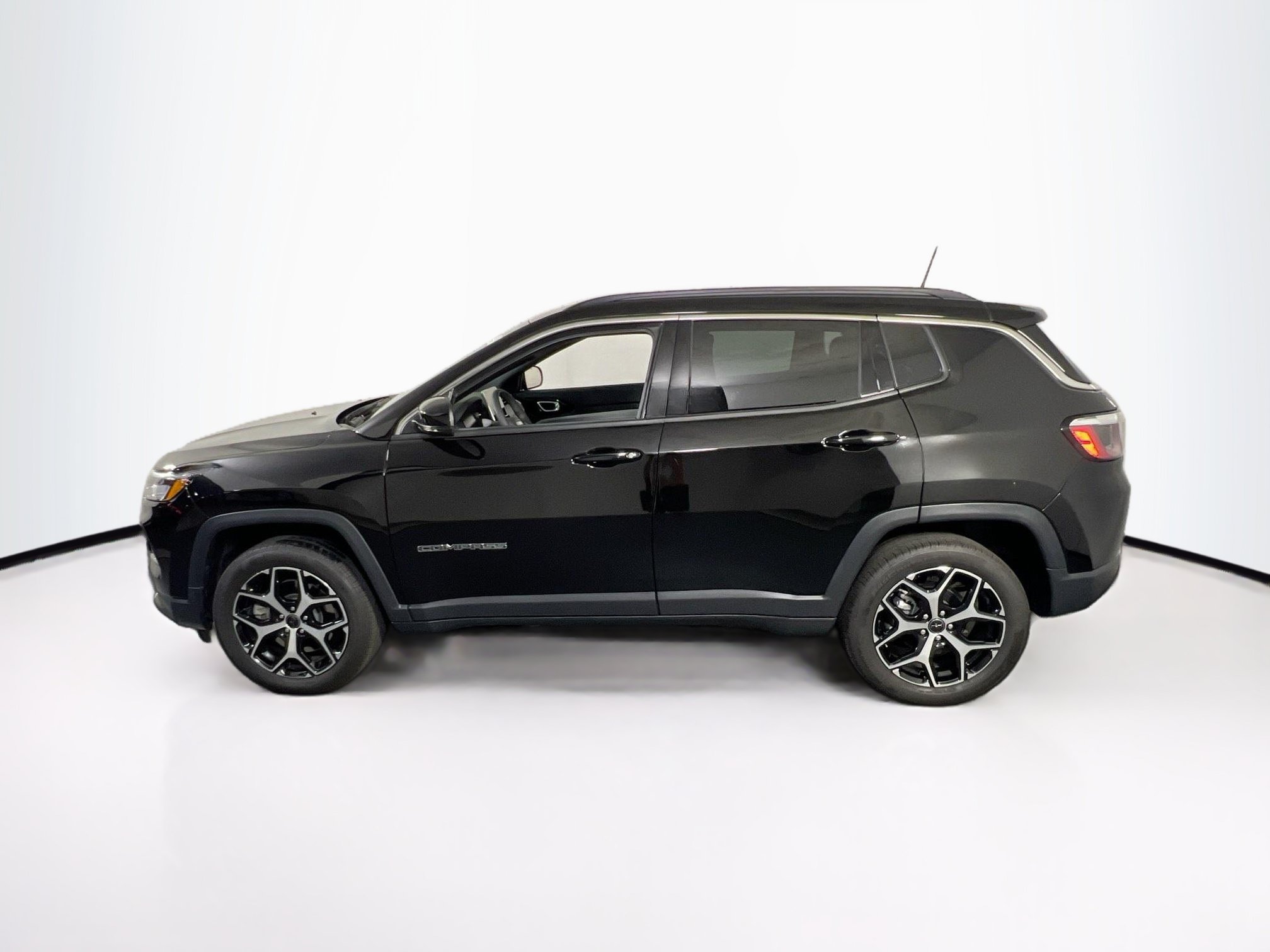 Used 2025 Jeep Compass Limited w/ Sun & Sound Group AWD/4WD image 8