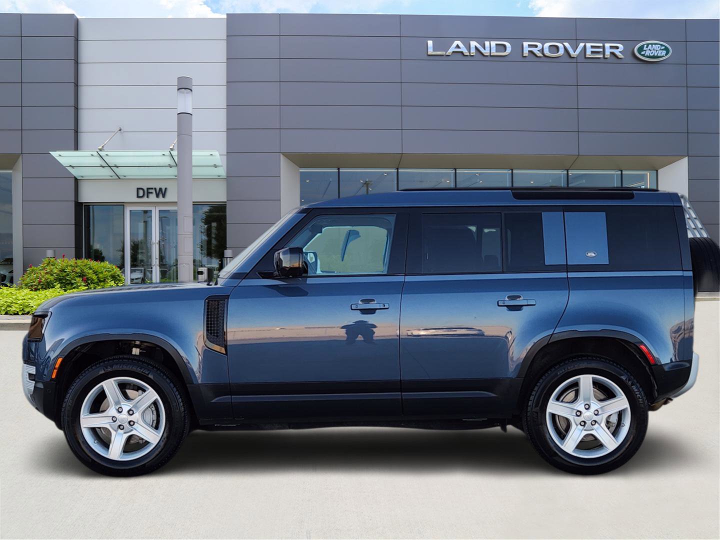 Used 2021 Land Rover Defender 110 SE image 3