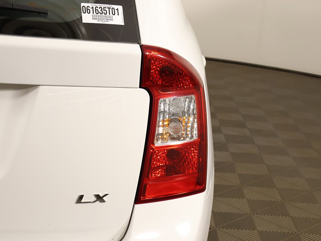 Used 2007 Kia Rondo LX w/ Convenience Pkg image 11