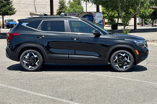 New 2025 Kia Seltos EX image 3