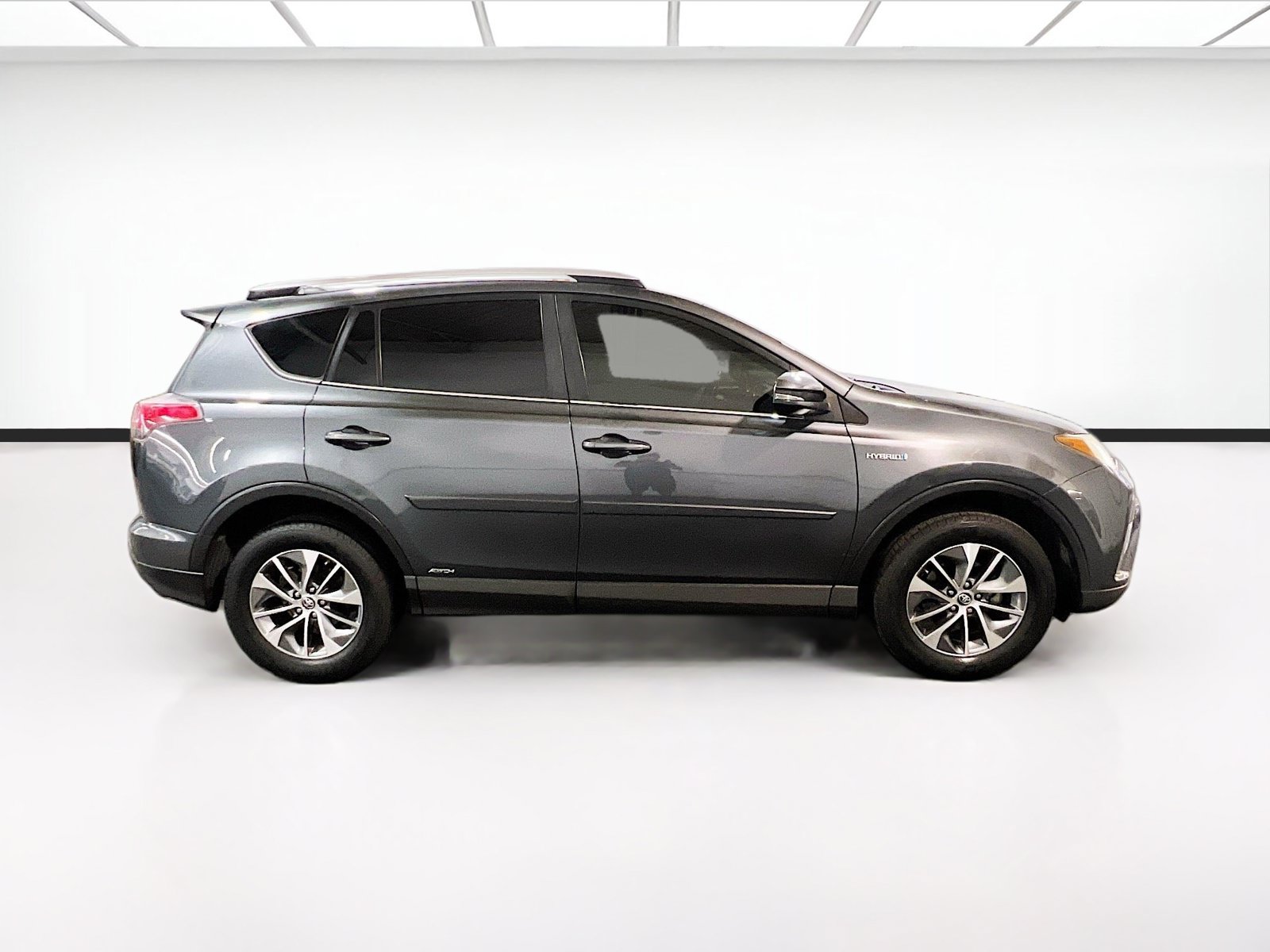 Used 2016 Toyota RAV4 XLE w/ Convenience Package AWD/4WD image 24