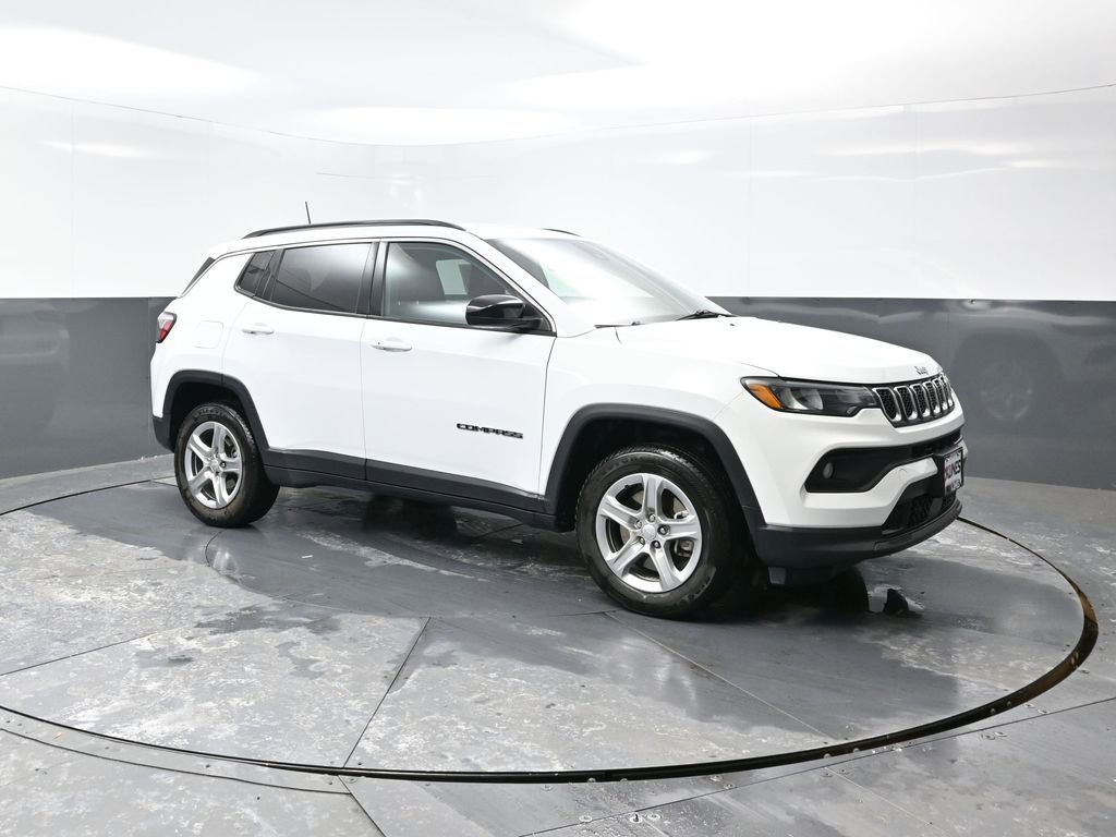 Used 2024 Jeep Compass Latitude image 4