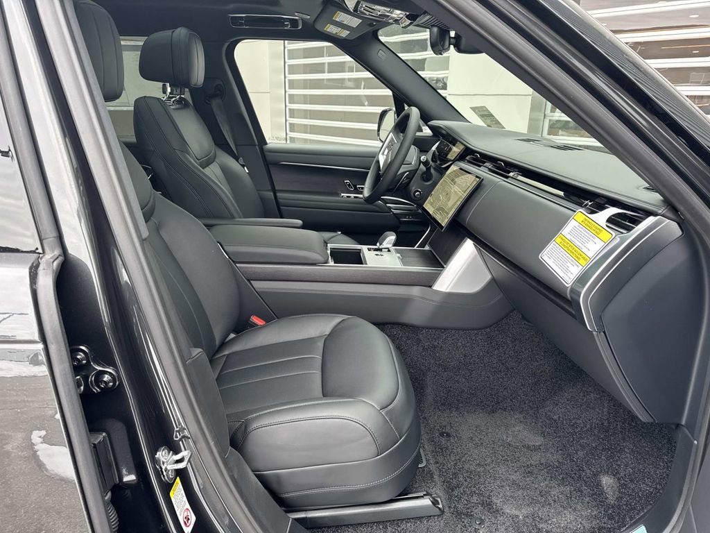 New 2026 Land Rover Range Rover SE image 8