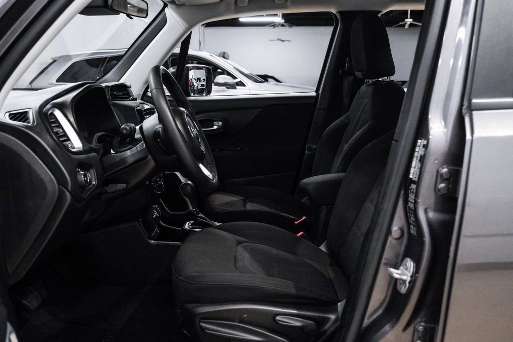 Used 2018 Jeep Renegade Latitude FWD image 4