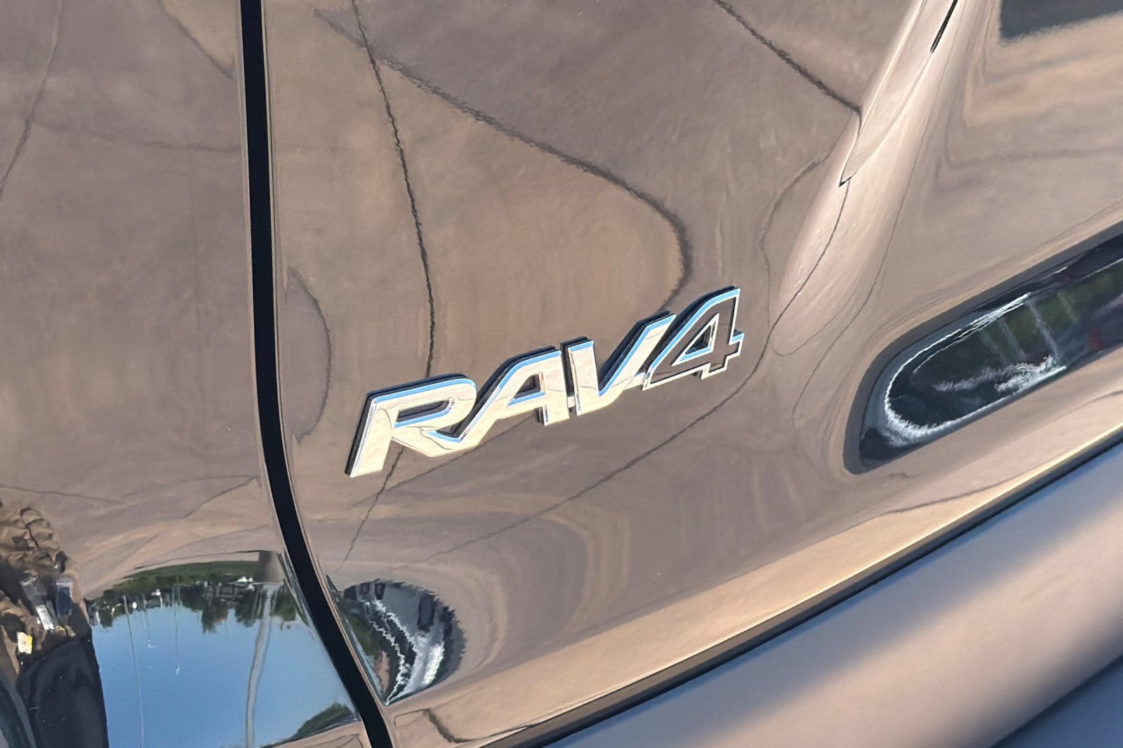 Used 2025 Toyota RAV4 XLE FWD image 34