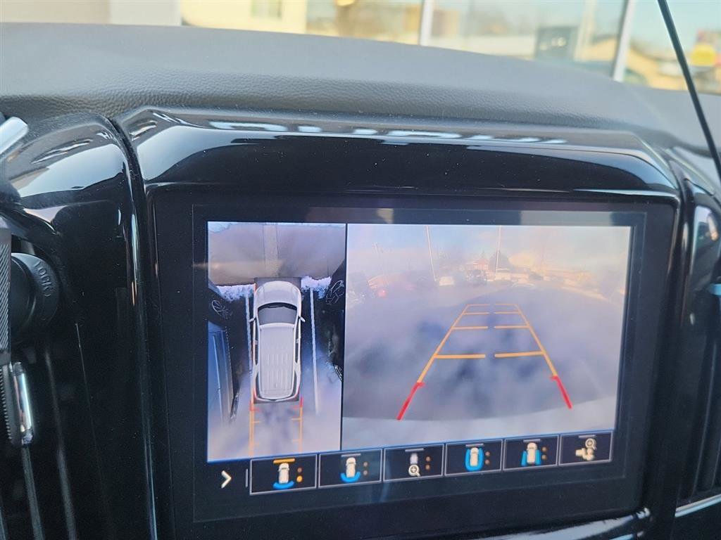 Used 2020 Chevrolet Traverse LT w/ LT Premium Package image 17