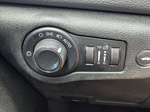 Used 2015 Chrysler 200 Limited w/ Convenience Group FWD image 10