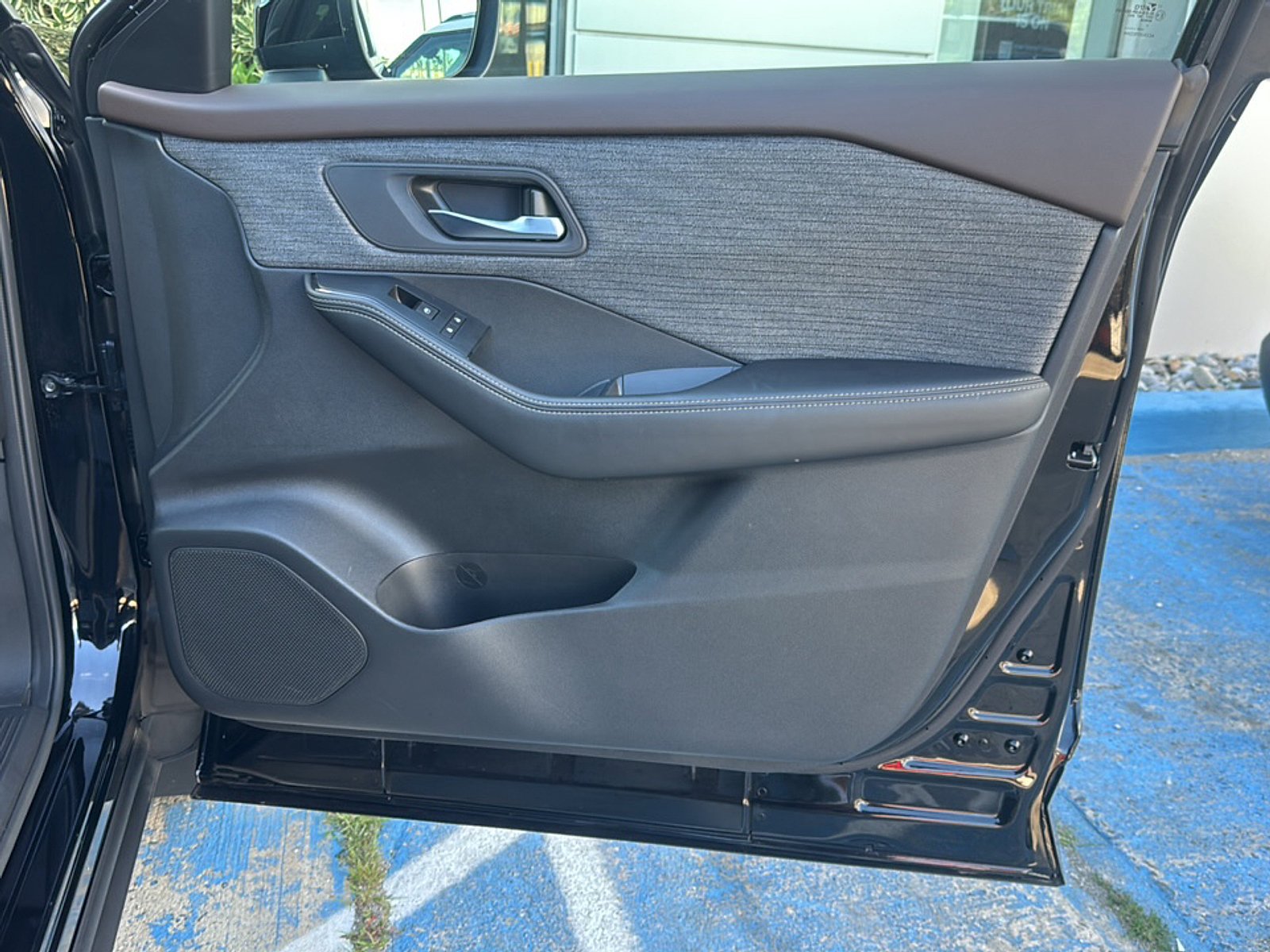 Used 2023 Nissan Rogue SV AWD/4WD image 17