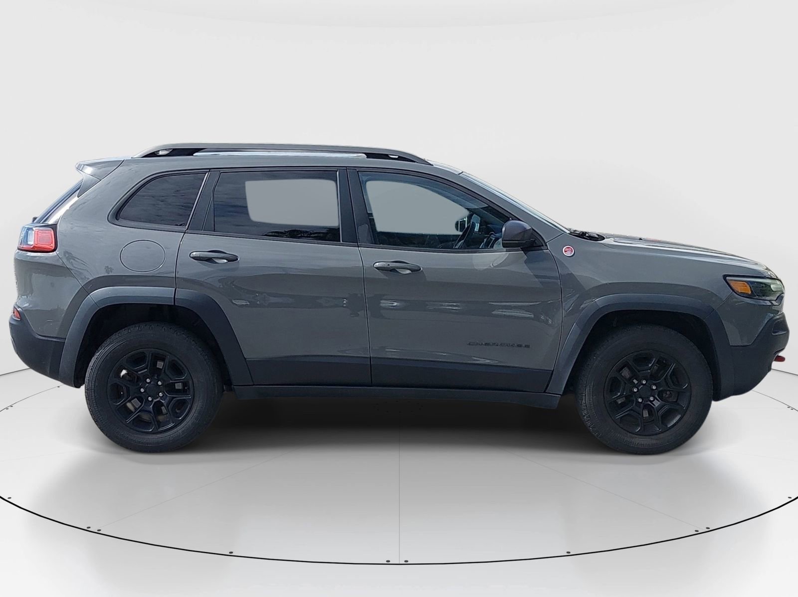 Used 2019 Jeep Cherokee Trailhawk w/ Cold Weather Group image 8