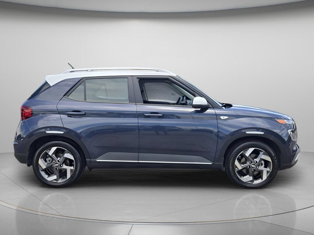 Certified 2026 Hyundai Venue SEL FWD image 4