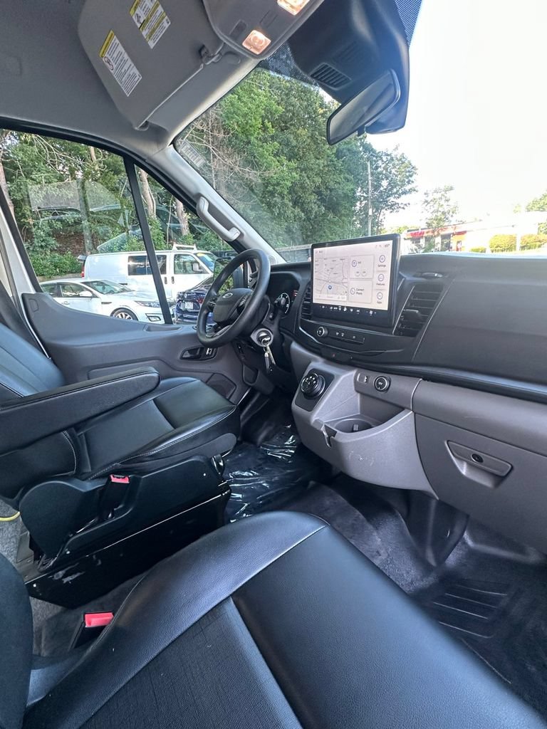 Used 2023 Ford E-Transit Medium Roof RWD image 39