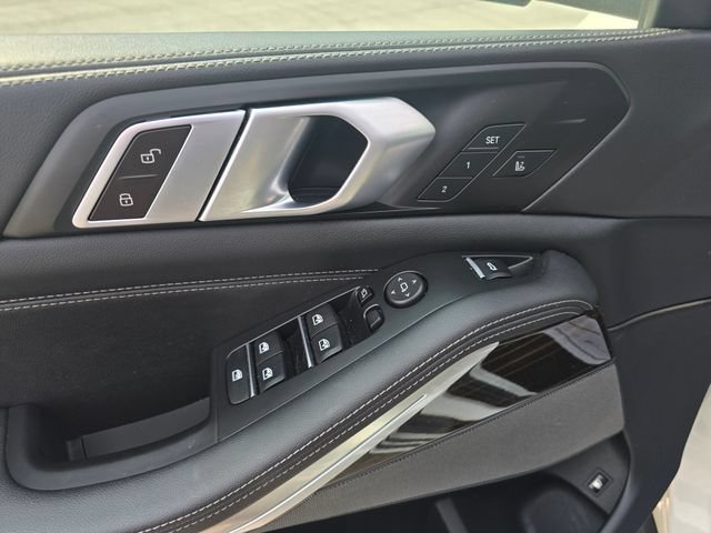 Used 2024 BMW X5 xDrive50e AWD/4WD image 19
