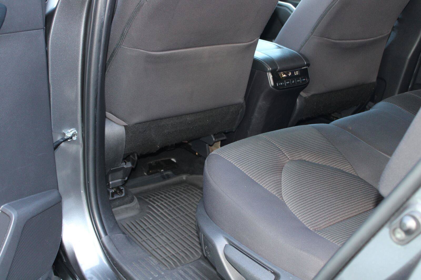 Used 2023 Toyota Highlander LE AWD/4WD image 45