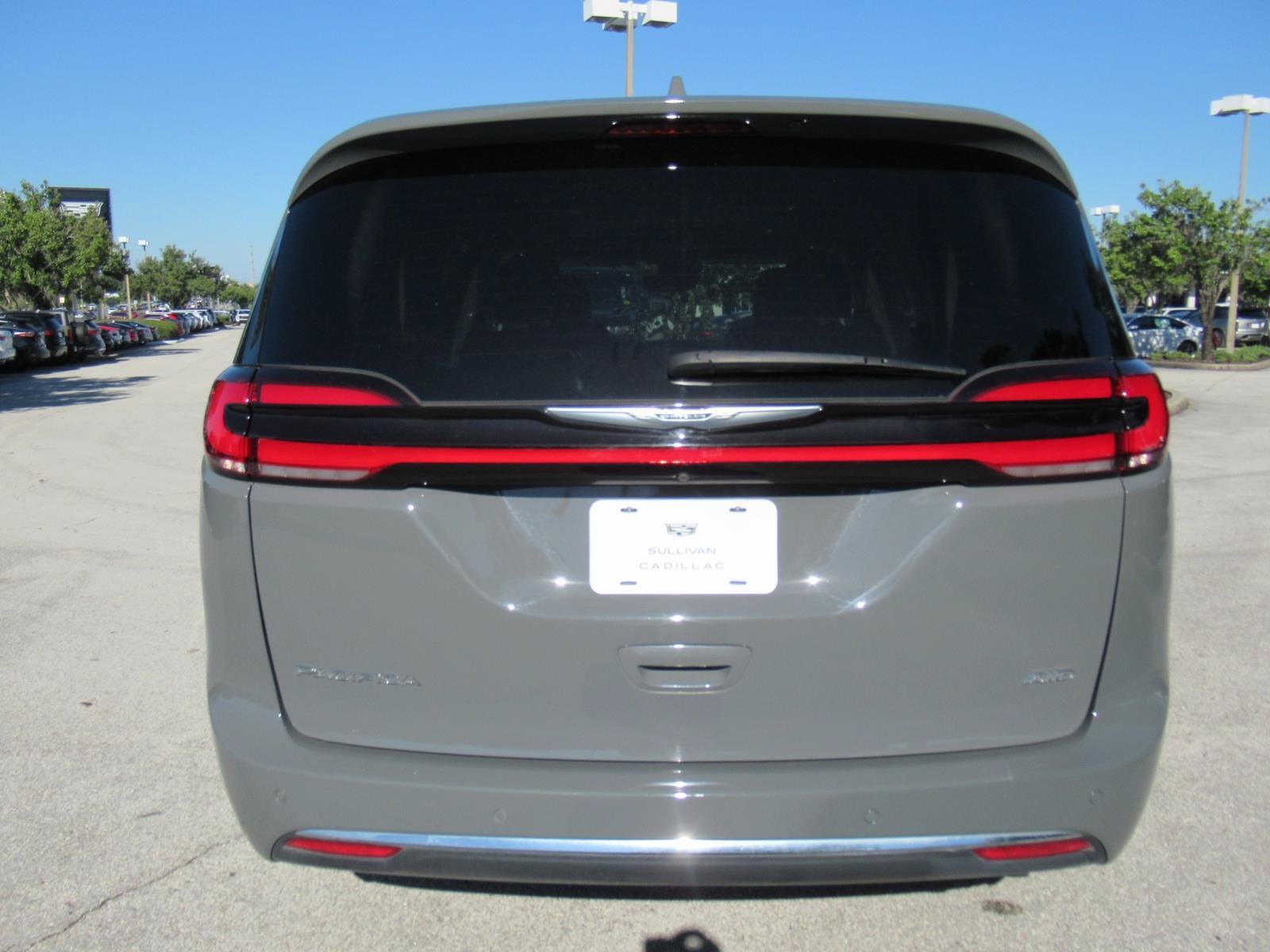 Used 2022 Chrysler Pacifica Touring-L AWD/4WD image 7