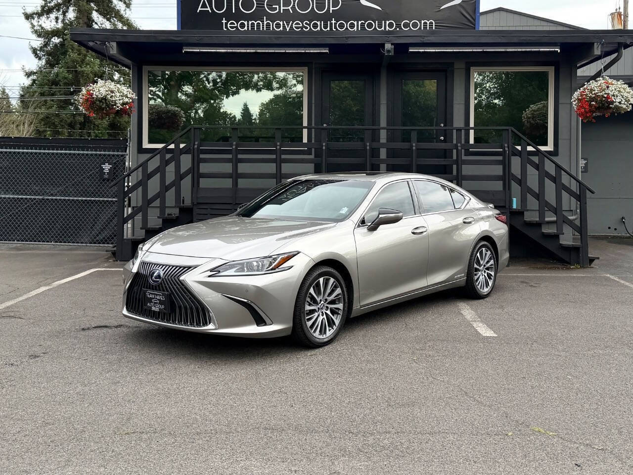 Used 2021 Lexus ES 300h w/ Premium Package FWD image 2