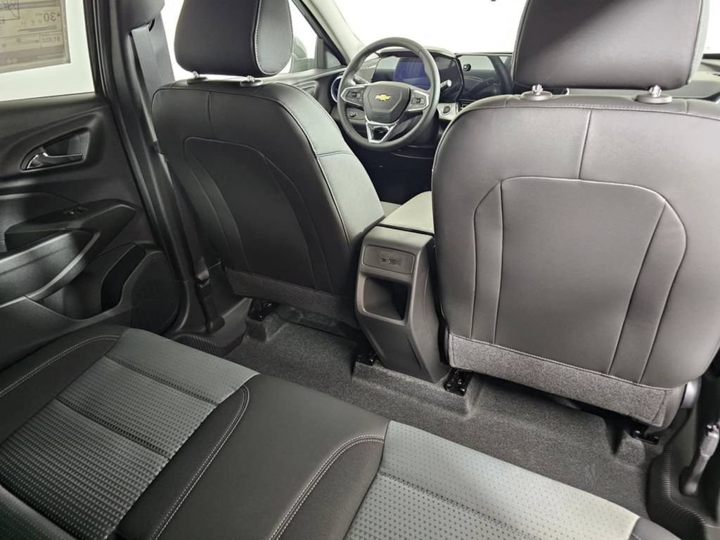 New 2026 Chevrolet Trax LT w/ LT Convenience Package FWD image 15
