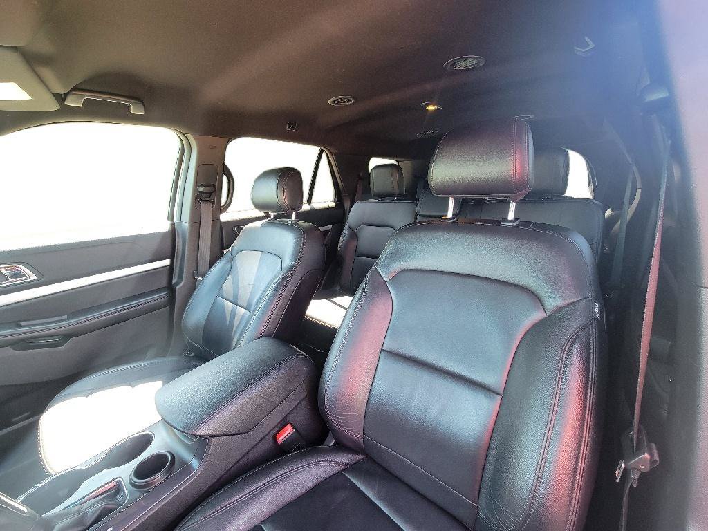 Used 2017 Ford Explorer XLT w/ Equipment Group 202A FWD image 10