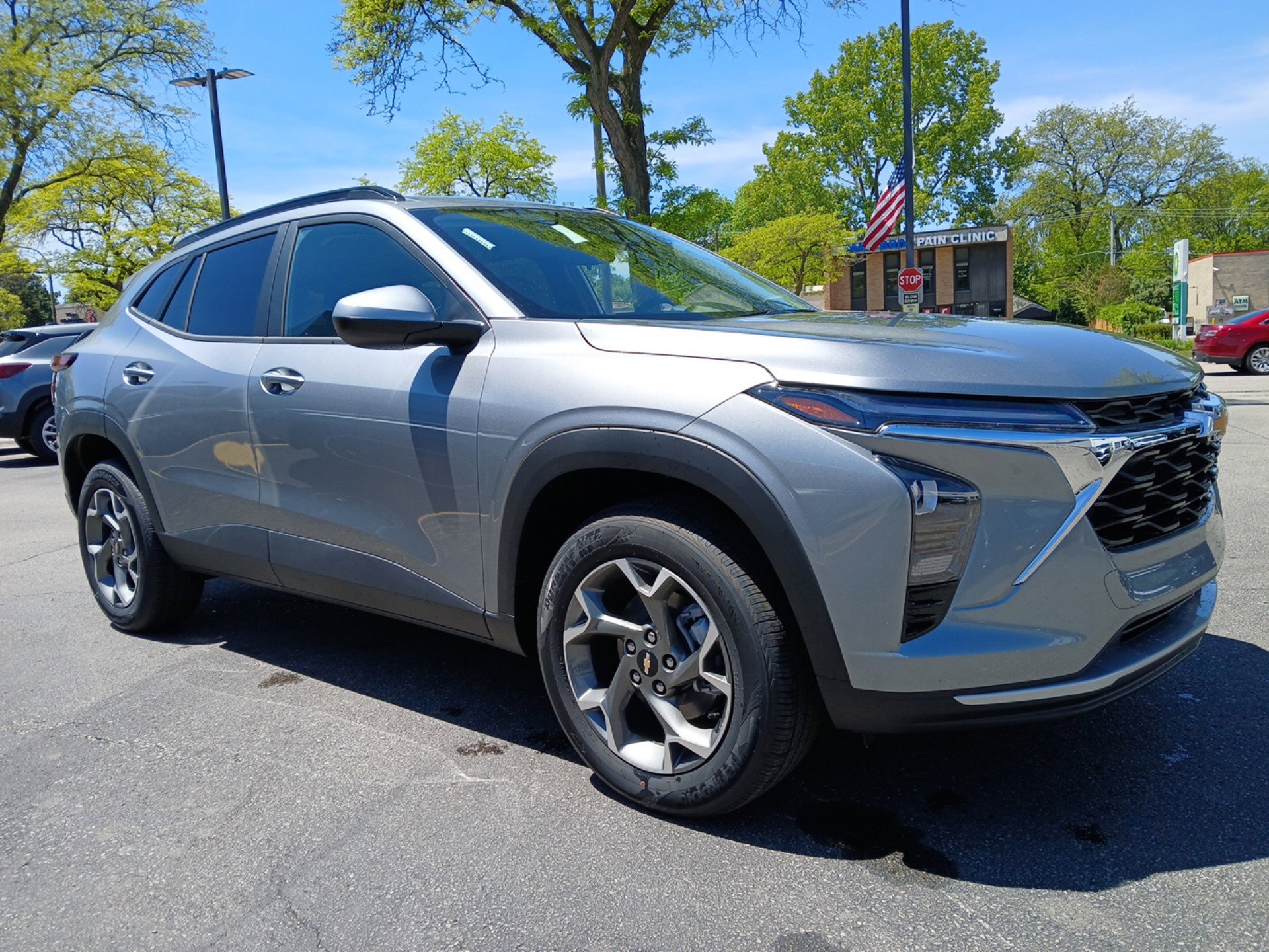 New 2026 Chevrolet Trax LT w/ Driver Confidence Package FWD image 2