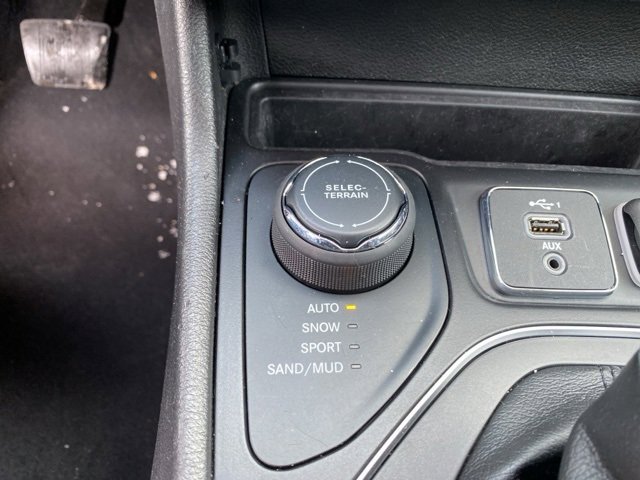 Used 2019 Jeep Cherokee High Altitude image 28