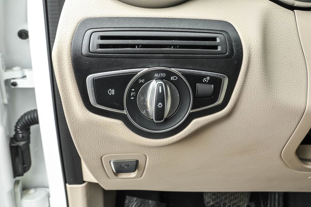 Used 2022 Mercedes-Benz GLC 300 4MATIC image 17