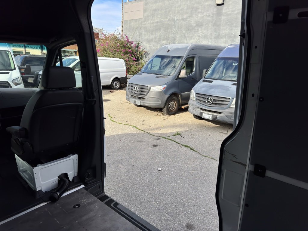 Used 2024 Mercedes-Benz Sprinter 2500 image 20