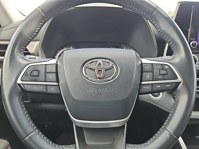 Used 2024 Toyota Highlander LE AWD/4WD image 19
