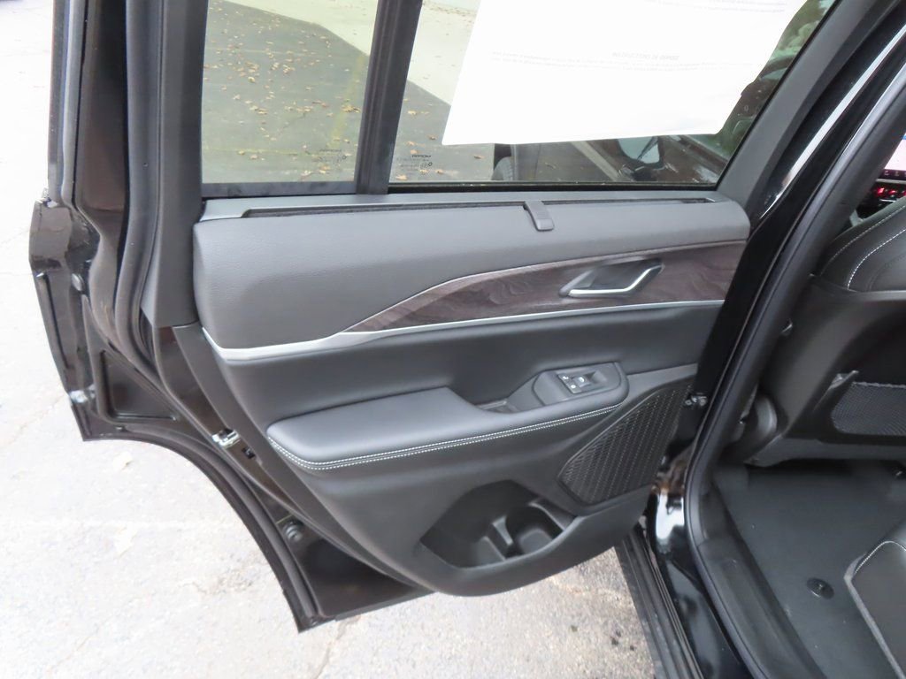 New 2025 Jeep Grand Cherokee Limited w/ Luxury Tech Group II image 25