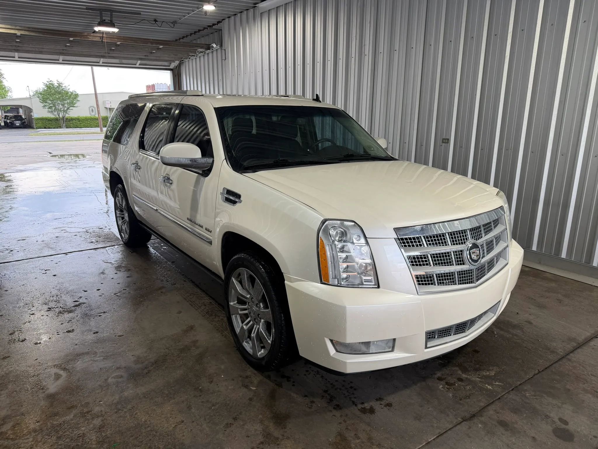 Used 2012 Cadillac Escalade ESV Platinum AWD/4WD image 4