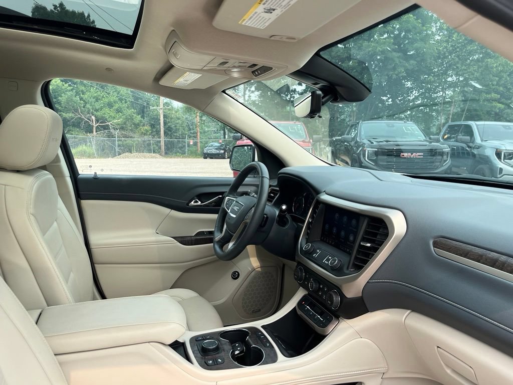 Used 2023 GMC Acadia Denali w/ Denali Ultimate Package AWD/4WD image 40