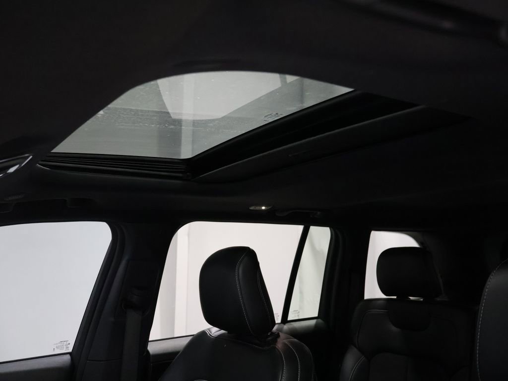 Used 2024 Jeep Grand Cherokee Altitude image 10