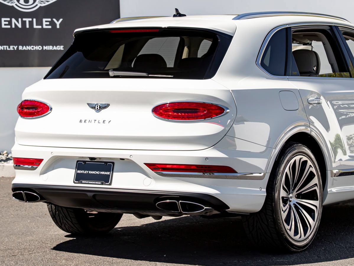 Used 2024 Bentley Bentayga AWD/4WD image 12