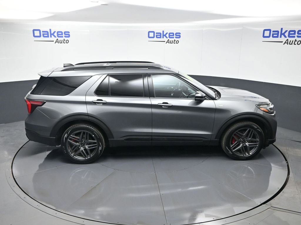 Used 2025 Ford Explorer ST-Line w/ ST-Line Street Pack image 58