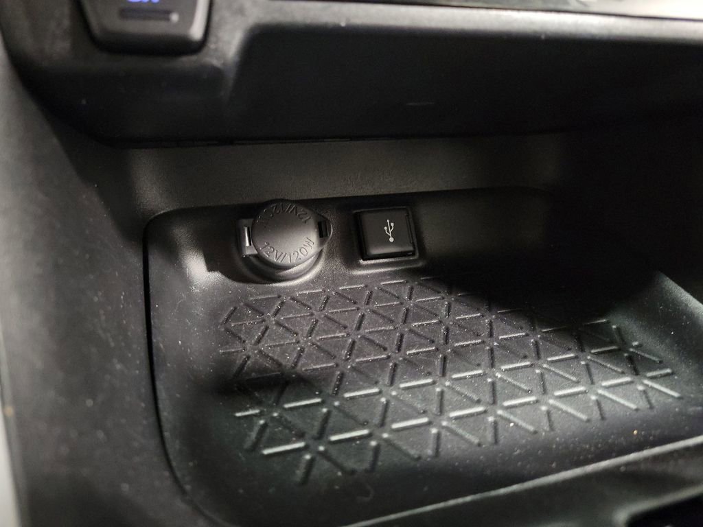 Used 2022 Toyota RAV4 LE AWD/4WD image 16