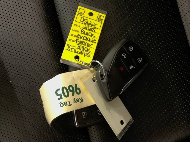 Used 2025 Buick Enclave Avenir w/ Super Cruise Package image 46