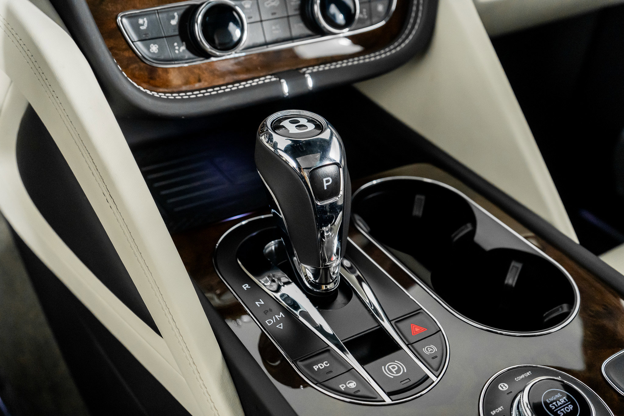 Used 2023 Bentley Bentayga Extended Wheelbase image 40