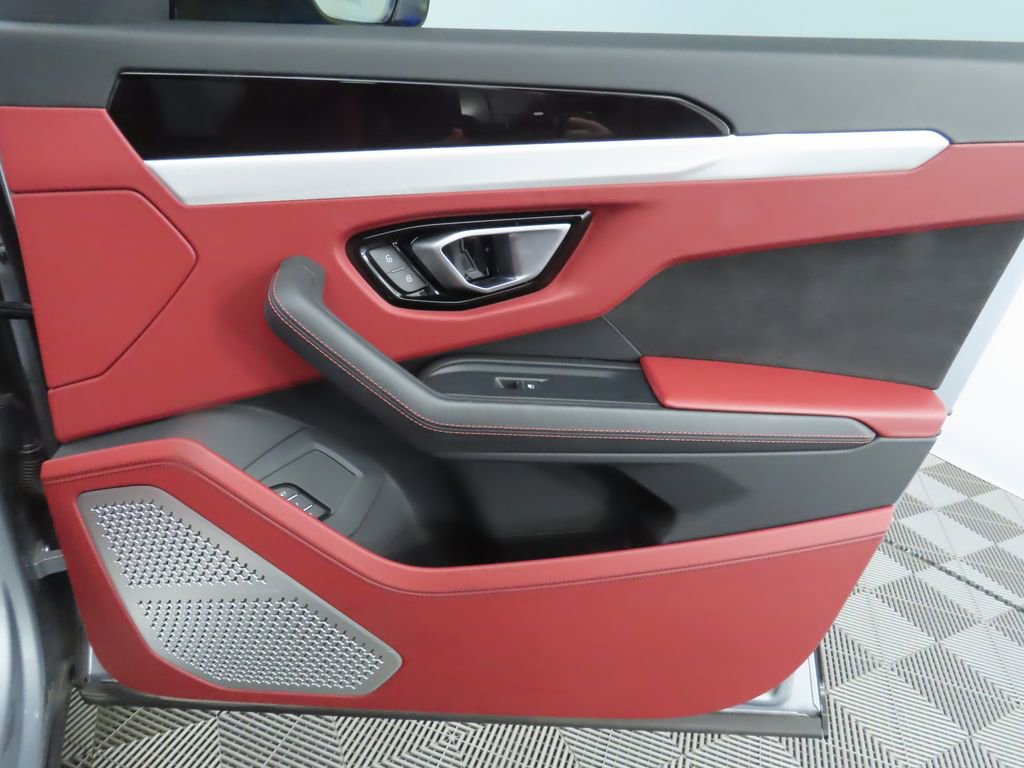 Used 2022 Lamborghini Urus image 26