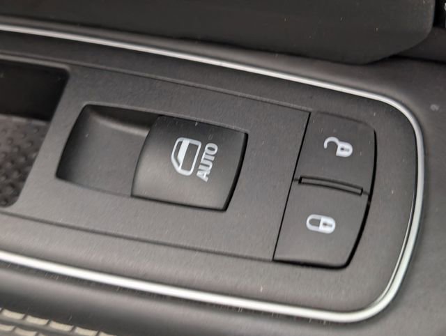 Used 2024 RAM 2500 Limited image 36