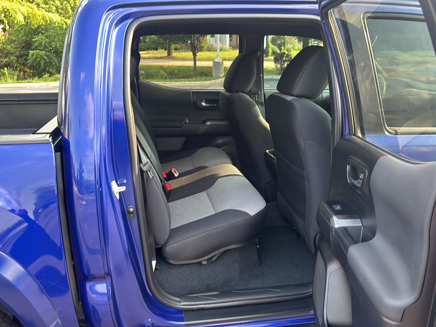 Used 2023 Toyota Tacoma TRD Sport w/ Black Out Package (TMS) AWD/4WD image 15