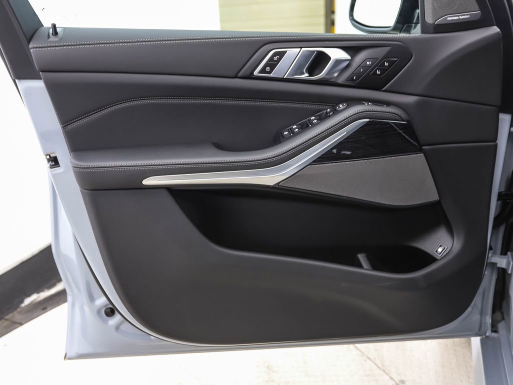 New 2026 BMW X5 xDrive50e w/ Executive Package image 9