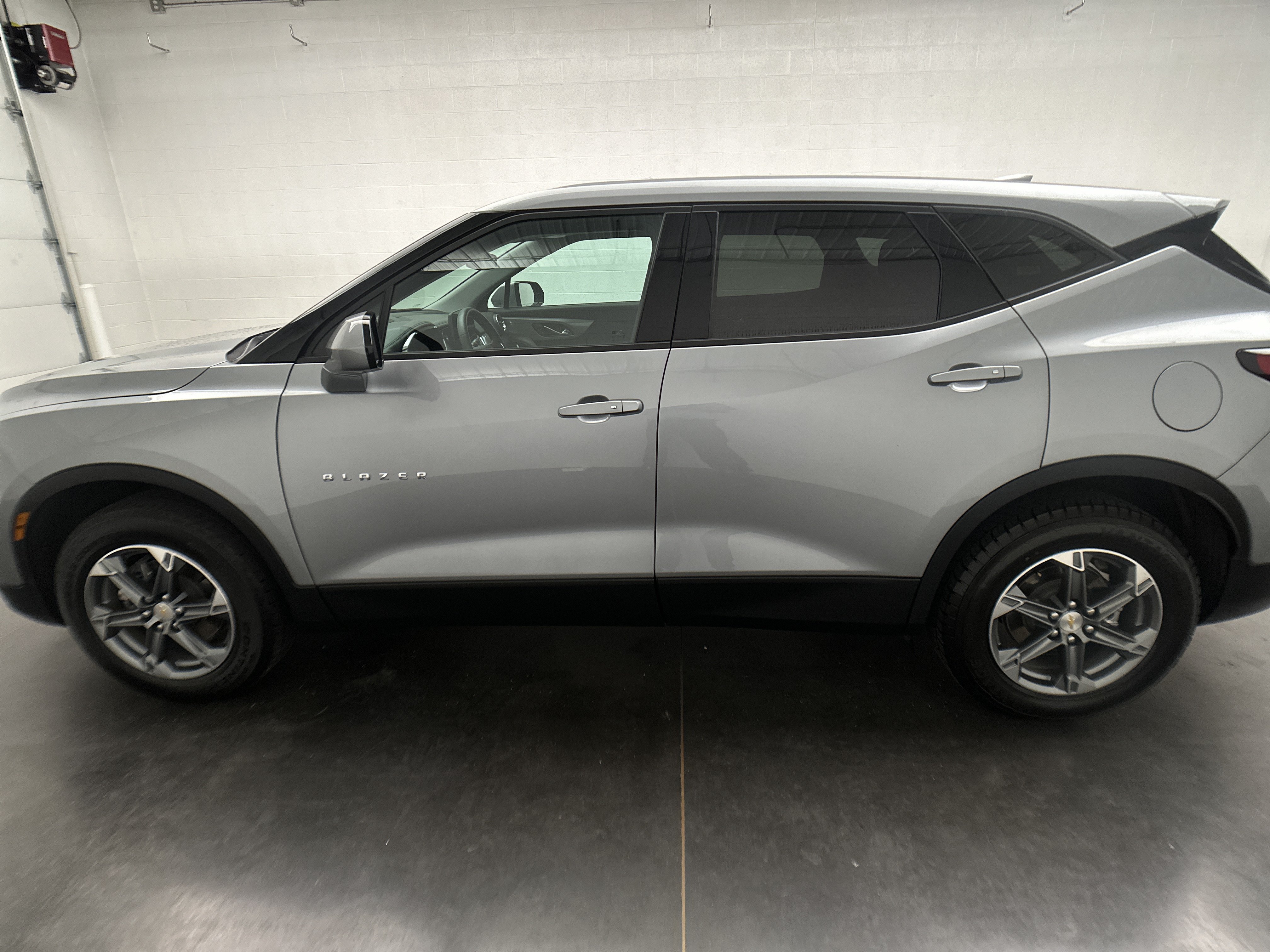Used 2025 Chevrolet Blazer LT FWD image 5