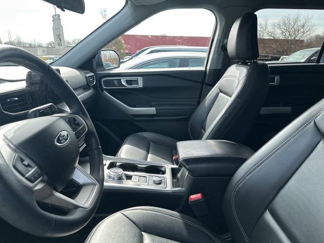 Used 2024 Ford Explorer XLT w/ Equipment Group 202A image 7